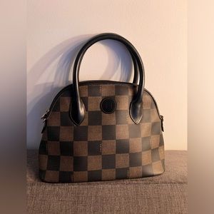 Vintage Fendi Pequin Handbag 👜